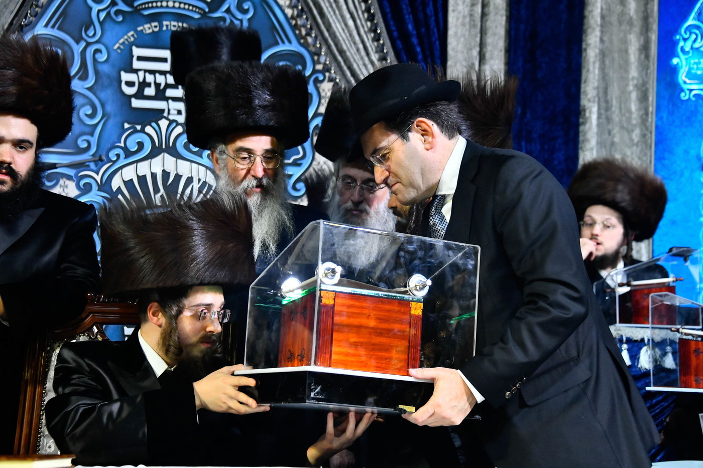 הכנסת ספר תורה בחצה"ק סאדיגורה