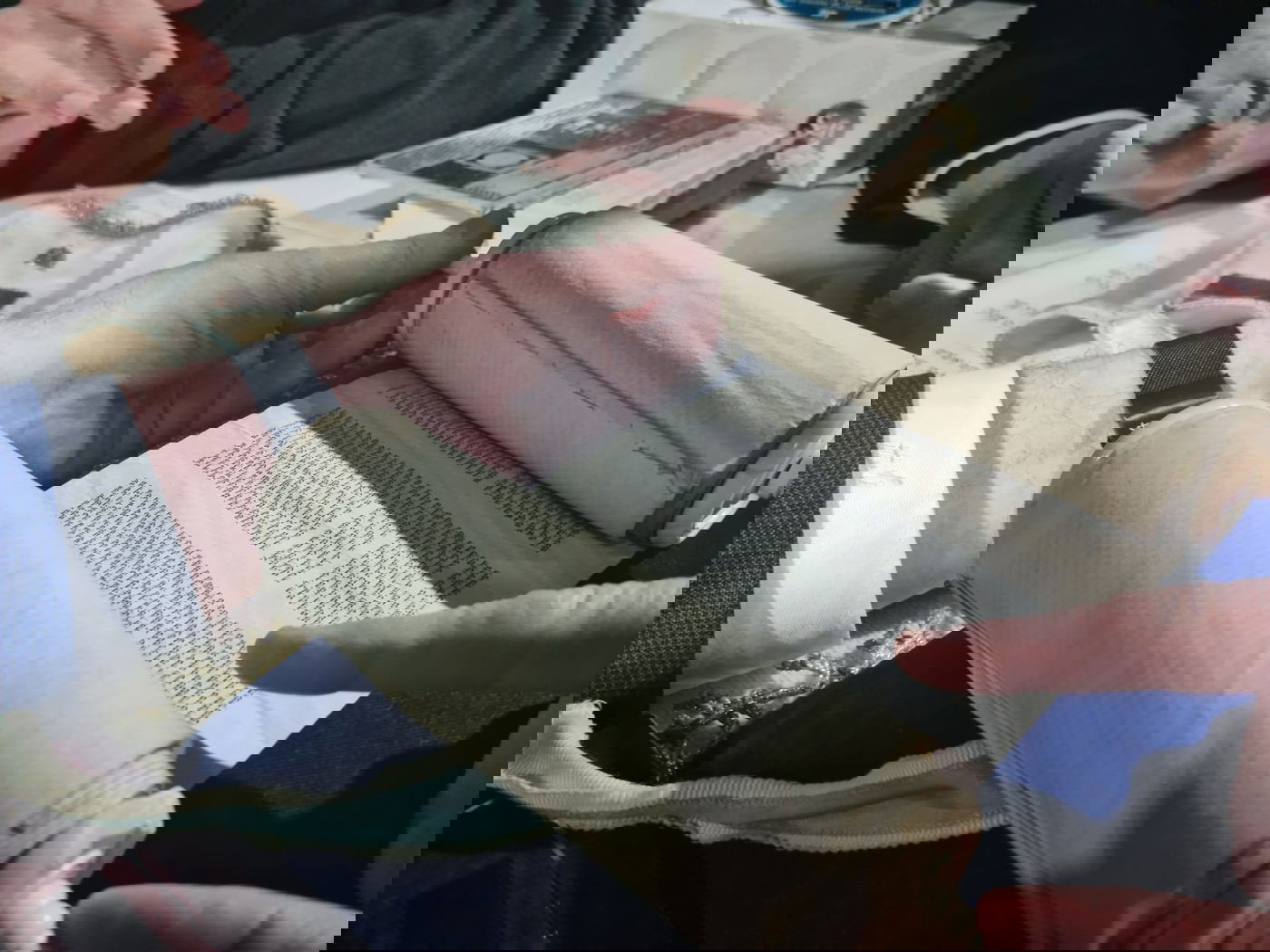 18 ס"מ גובה: כך נראה ספר התורה המיניאטורי בבית הנשיא