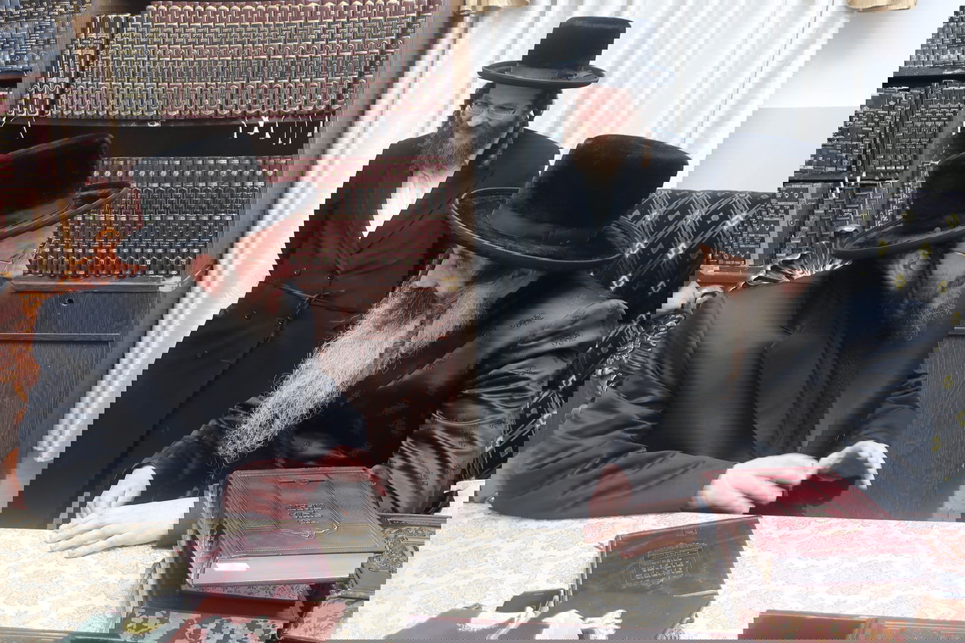 גאב"ד ציריך הגה"צ ר' צבי אלימלך פאדווא בביקור בארה"ק