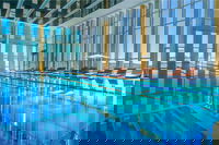 הבריכה, הספא, חדר הכושר והמשחקייה יעמדו לשירותכם.