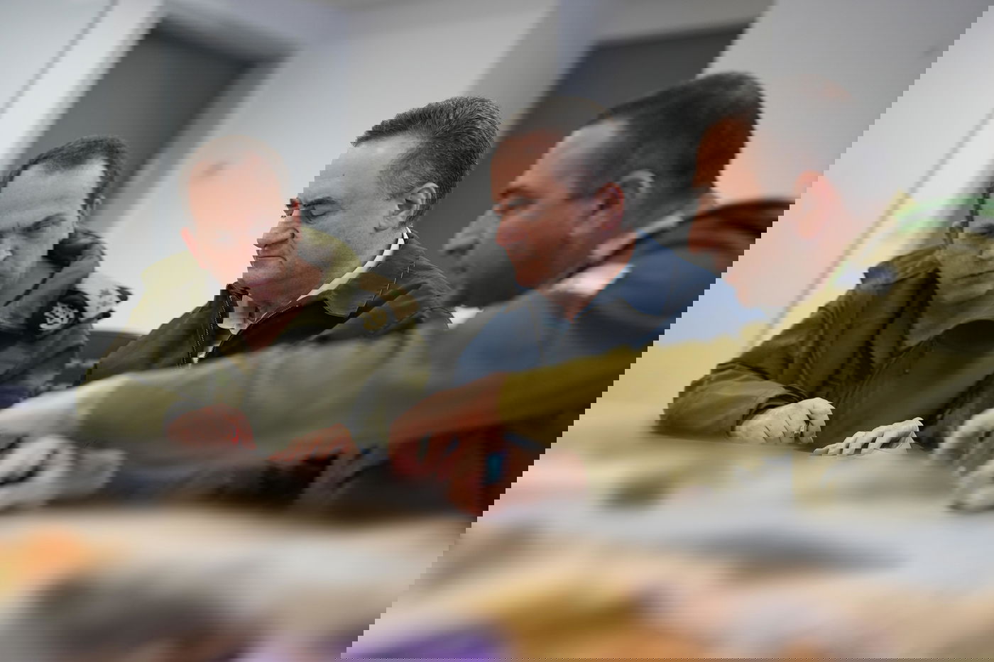 "ייפתחו שערי הגיהנום": שר הביטחון מאיים על חמאס