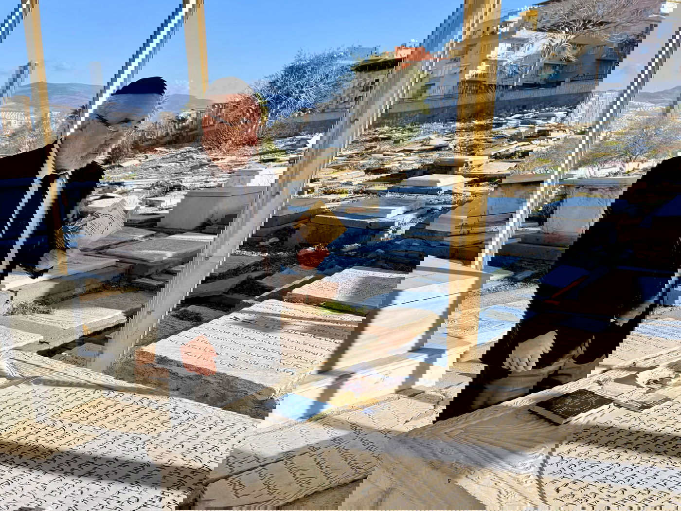 הרב שלמה זביחי רב יהדות ׳משהד׳ איראן, בקברו של הרה"ק חיים פלאג'י 