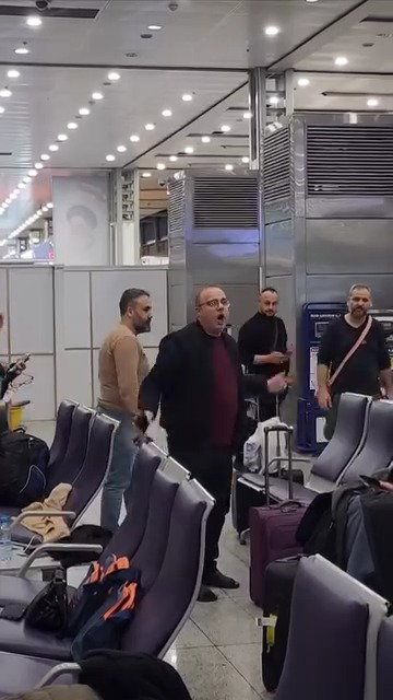 צעקות בנמל התעופה בטהראן