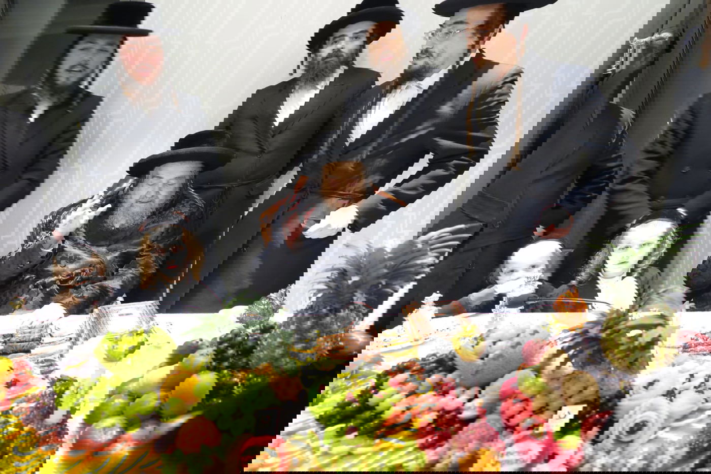 טיש ט"ו בשבט אצל הגה"צ רבי יעקב מאיר שעכטער