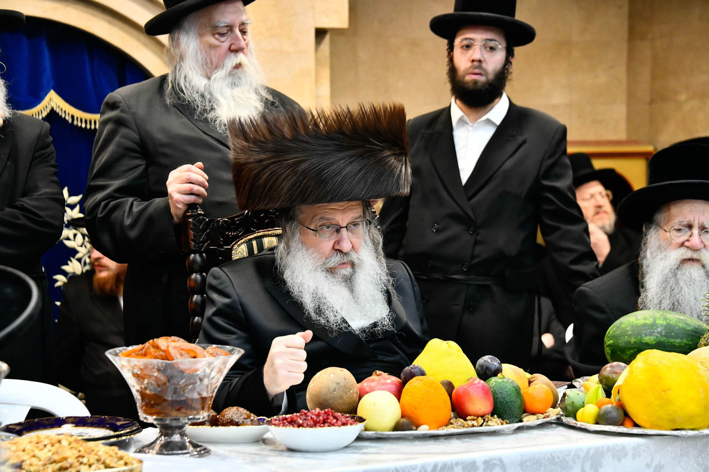 האדמו"ר מנדבורנה בטיש ט"ו בשבט