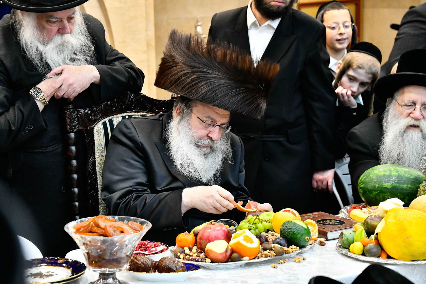 האדמו"ר מנדבורנה בטיש ט"ו בשבט