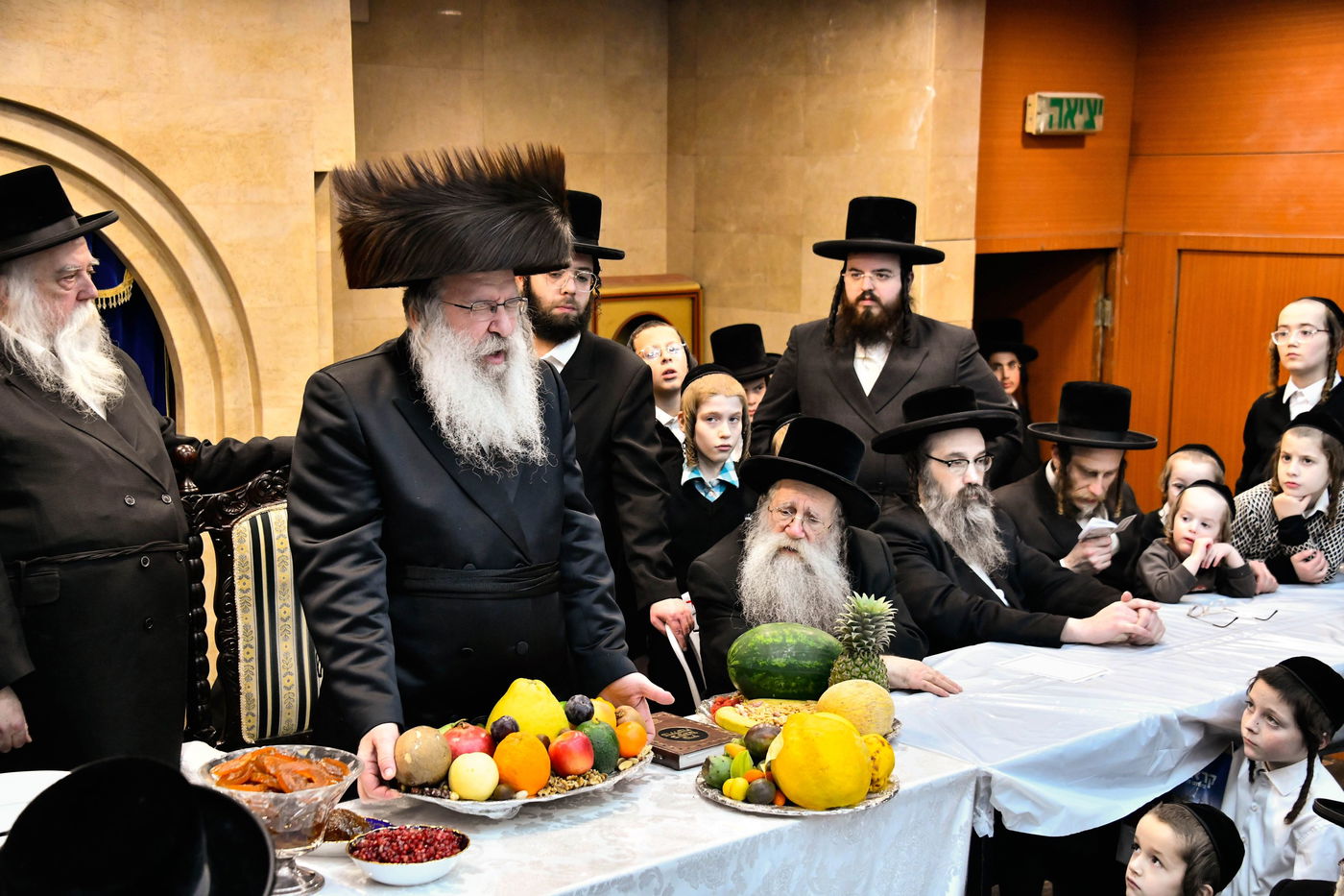 האדמו"ר מנדבורנה בטיש ט"ו בשבט