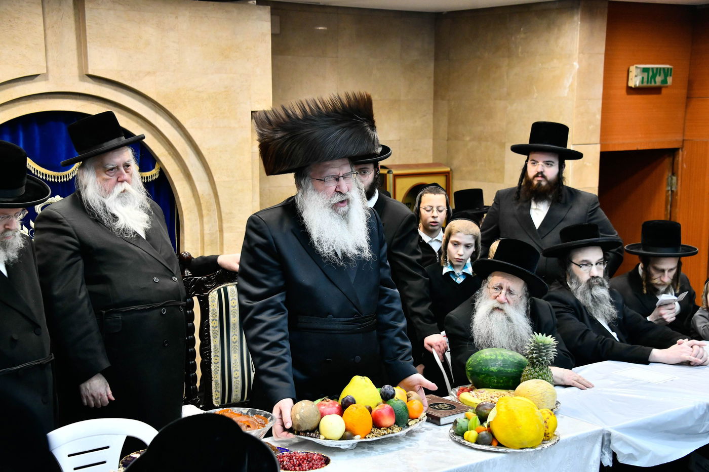 האדמו"ר מנדבורנה בטיש ט"ו בשבט