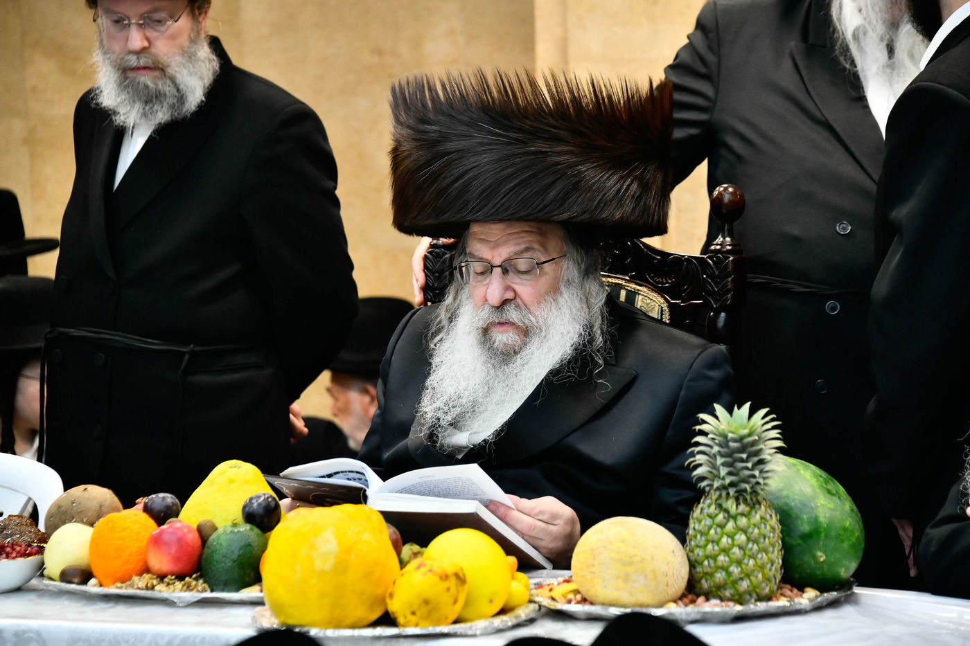 האדמו"ר מנדבורנה בטיש ט"ו בשבט