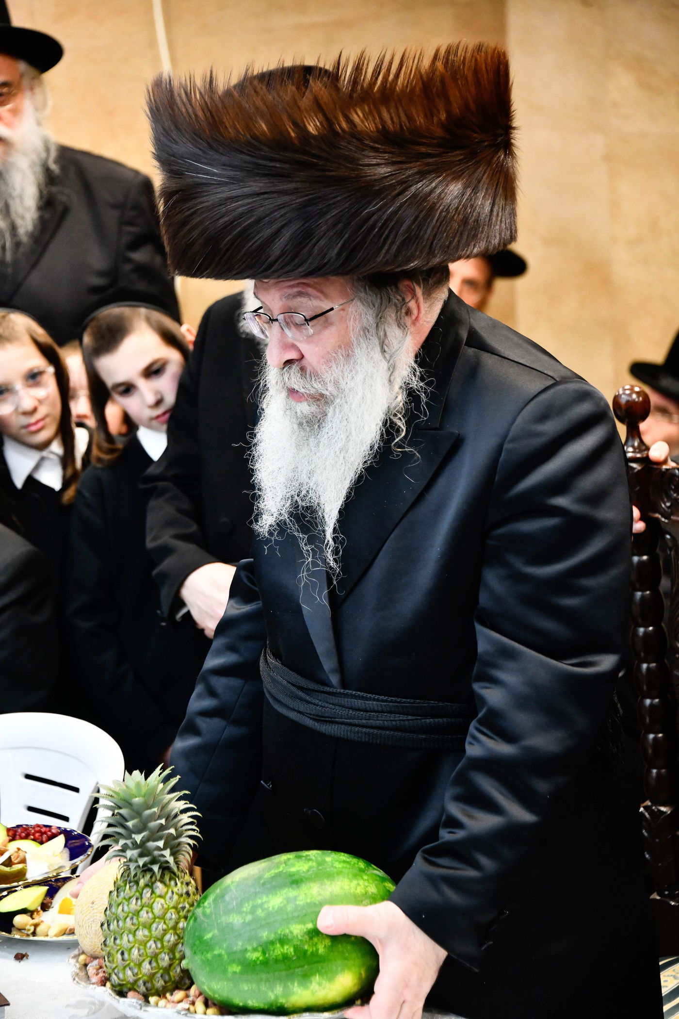 האדמו"ר מנדבורנה בטיש ט"ו בשבט