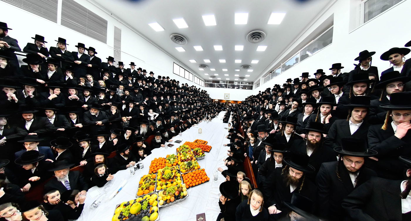 האדמו"ר מנדבורנה בטיש ט"ו בשבט