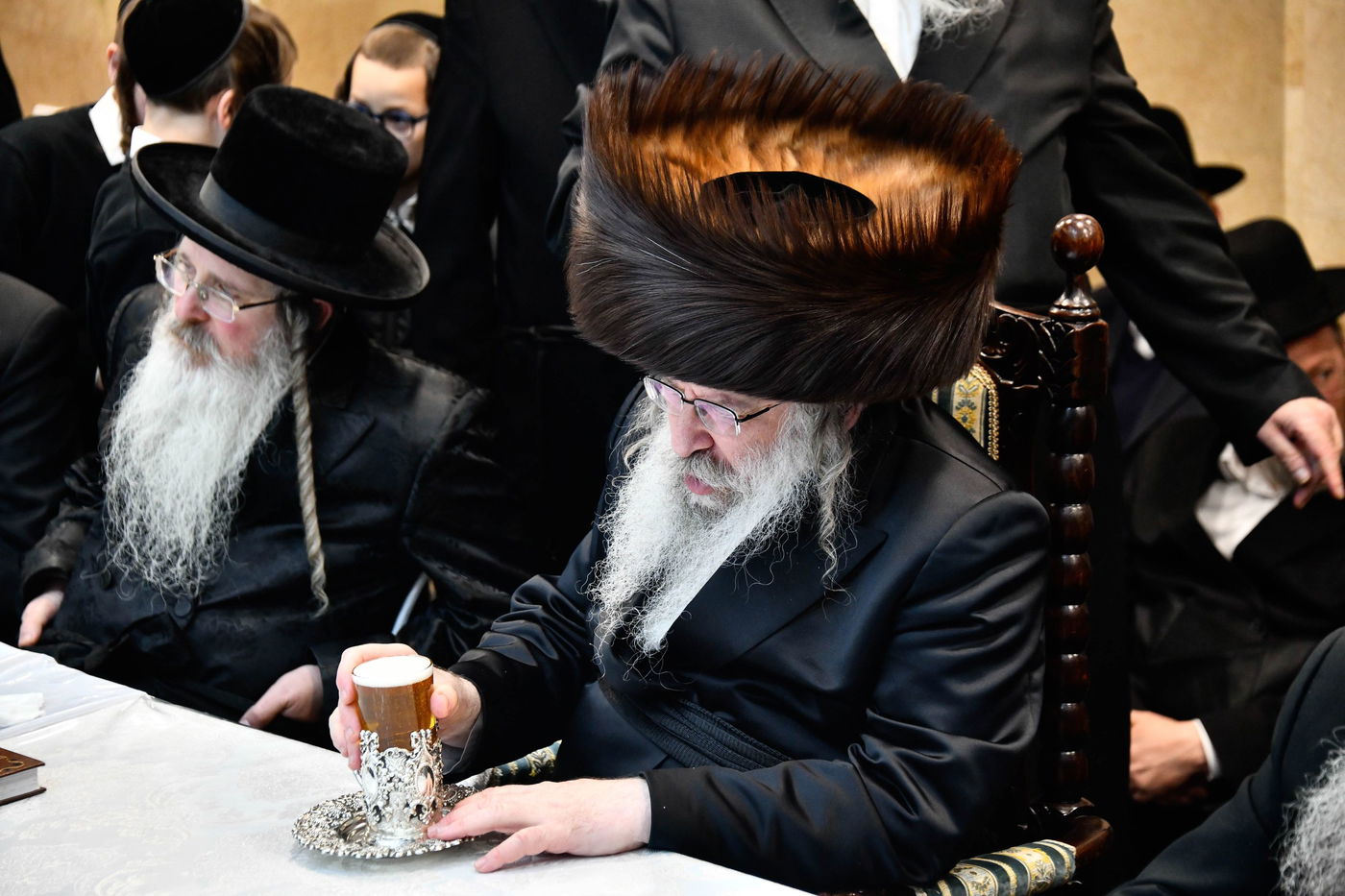 האדמו"ר מנדבורנה בטיש ט"ו בשבט