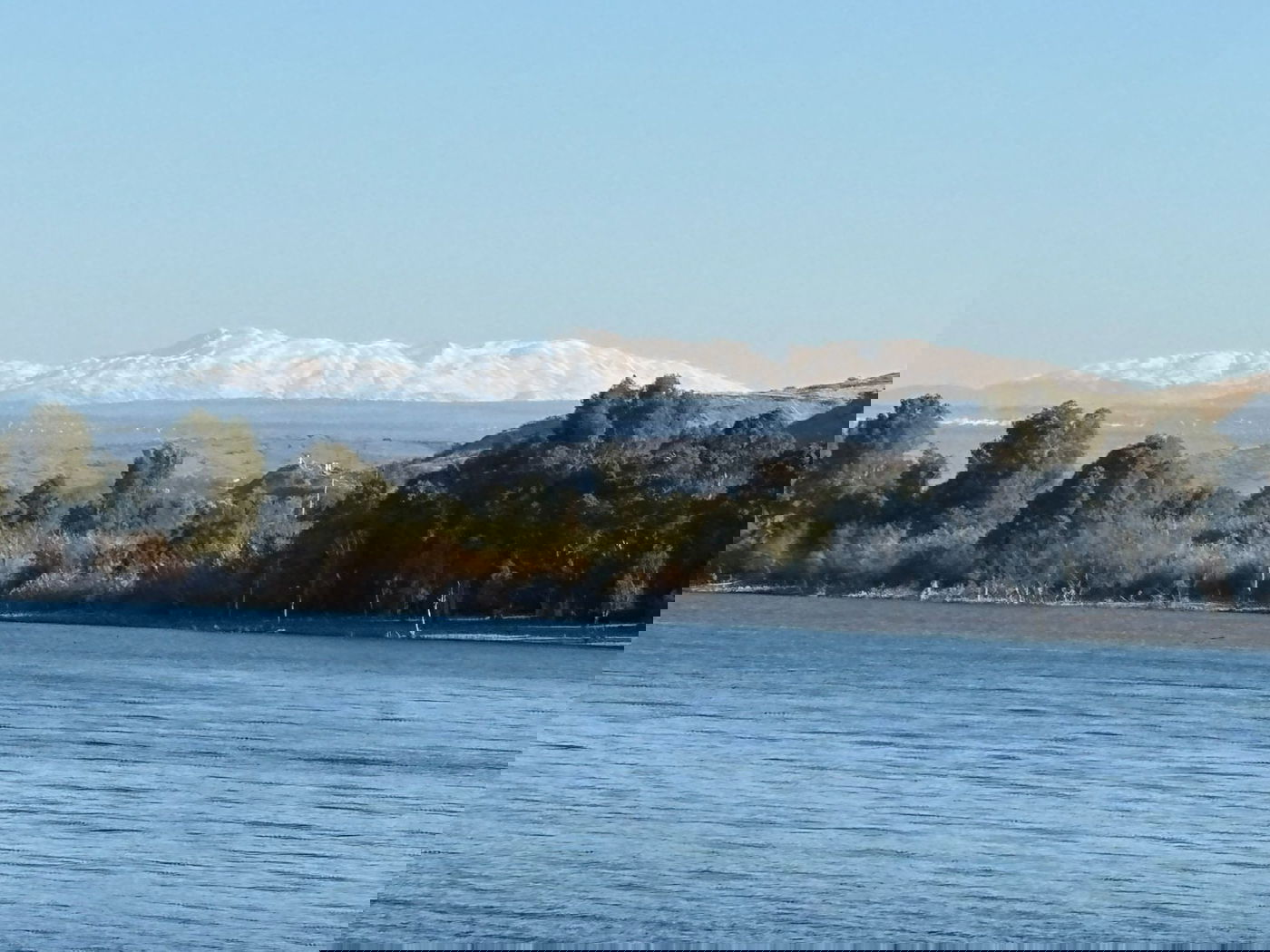 החרמון המושלג ברקע הכינרת השבוע 
