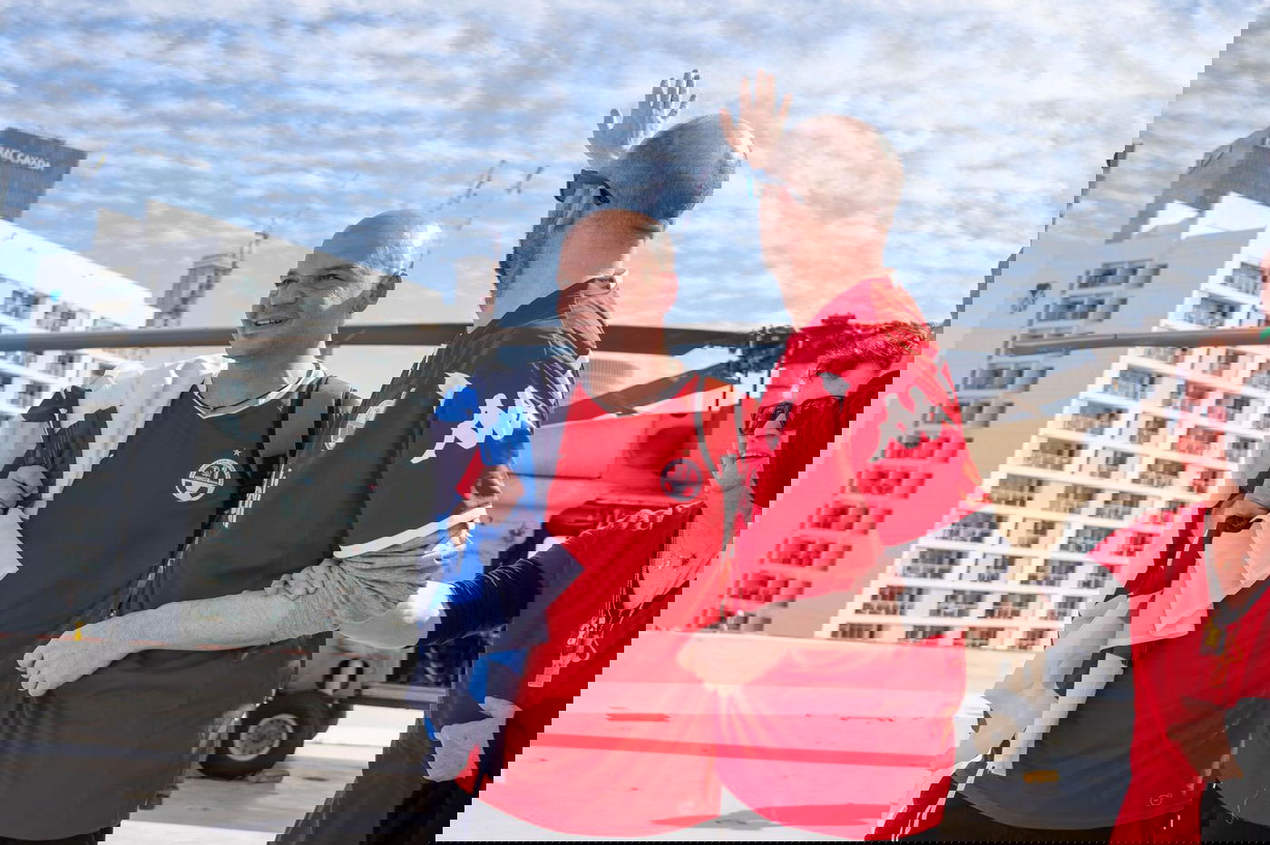 יאיר מגיע עם משפחתו לבית החולים איכילוב