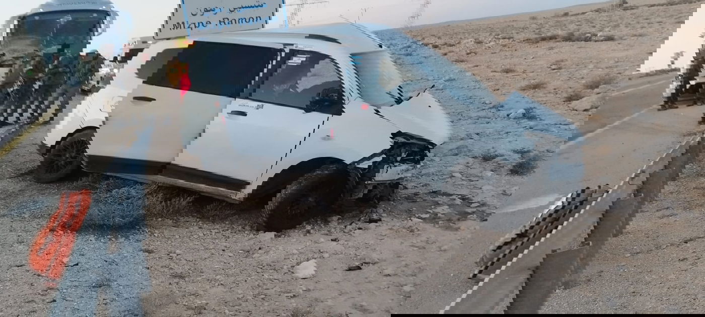 נהג ביצע פניית פרסה והאוטובוס התנגש בו בעוצמה | תיעוד מחריד