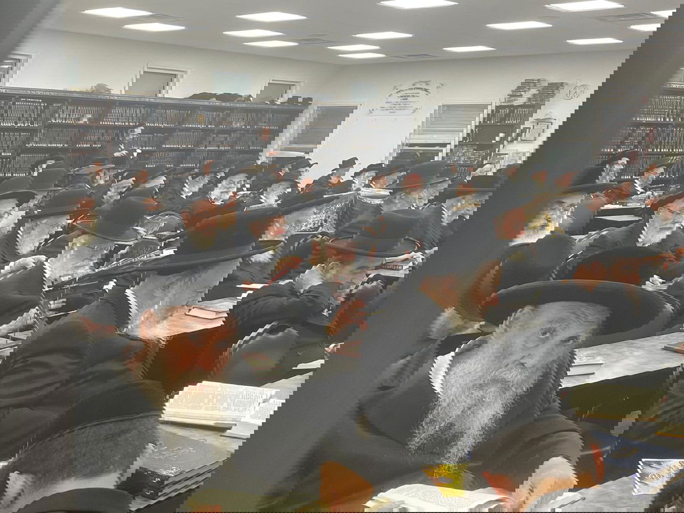 האדמו"ר מדושינסקיא בפאלם ביטש