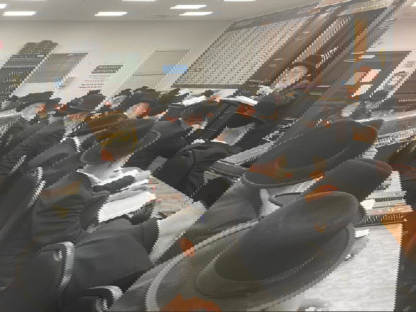 האדמו"ר מדושינסקיא בפאלם ביטש