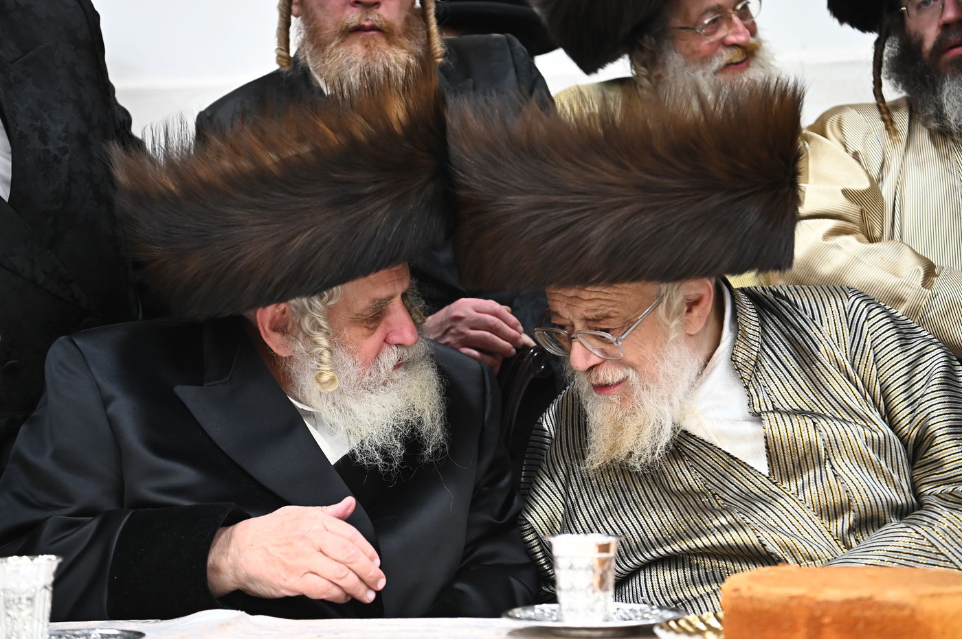 שמחת השבע ברכות בחצה"ק קרעטשניף - תולדות אהרן - קאסוב ויז'ניץ