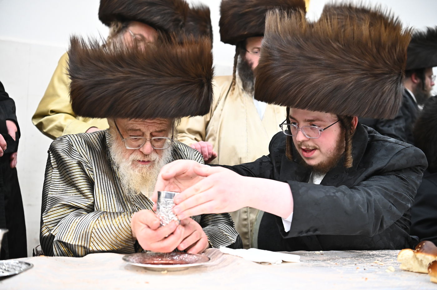 שמחת השבע ברכות בחצה"ק קרעטשניף - תולדות אהרן - קאסוב ויז'ניץ