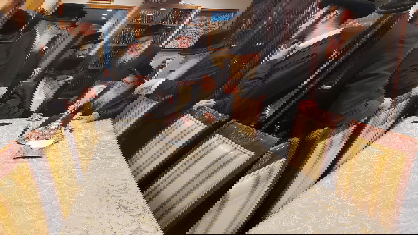 האדמו"ר מויז'ניץ ב"פ בביקור אצל האדמו"ר מצאנז קלויזנבורג