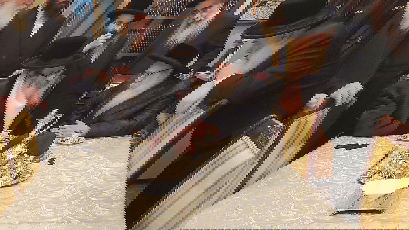 האדמו"ר מויז'ניץ ב"פ בביקור אצל האדמו"ר מצאנז קלויזנבורג