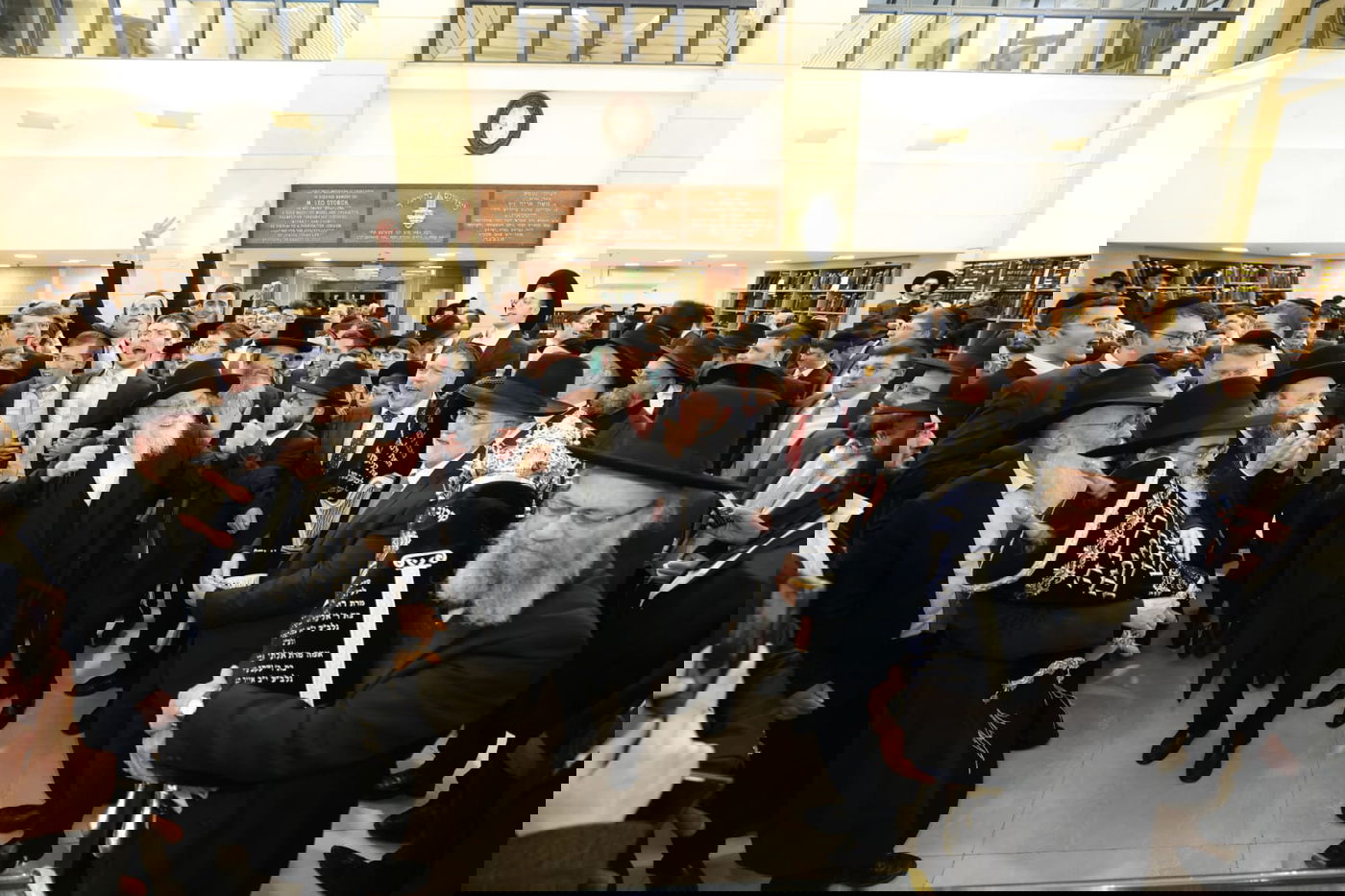 הכנסת ספר תורה לישיבת 'אור ישראל'