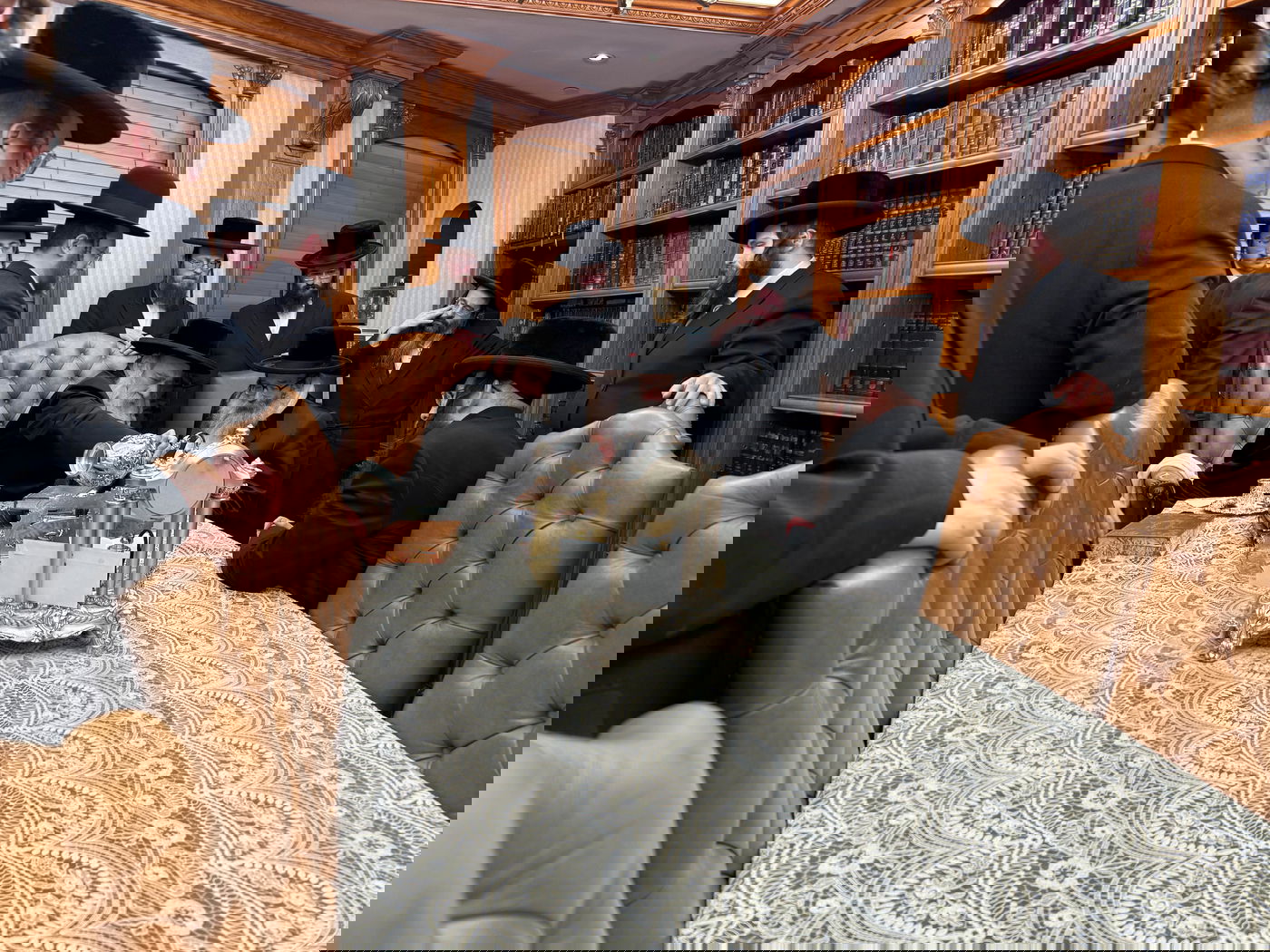 האדמו"ר מויז'ניץ ב"פ בביקור אצל האדמו"ר מקראלי