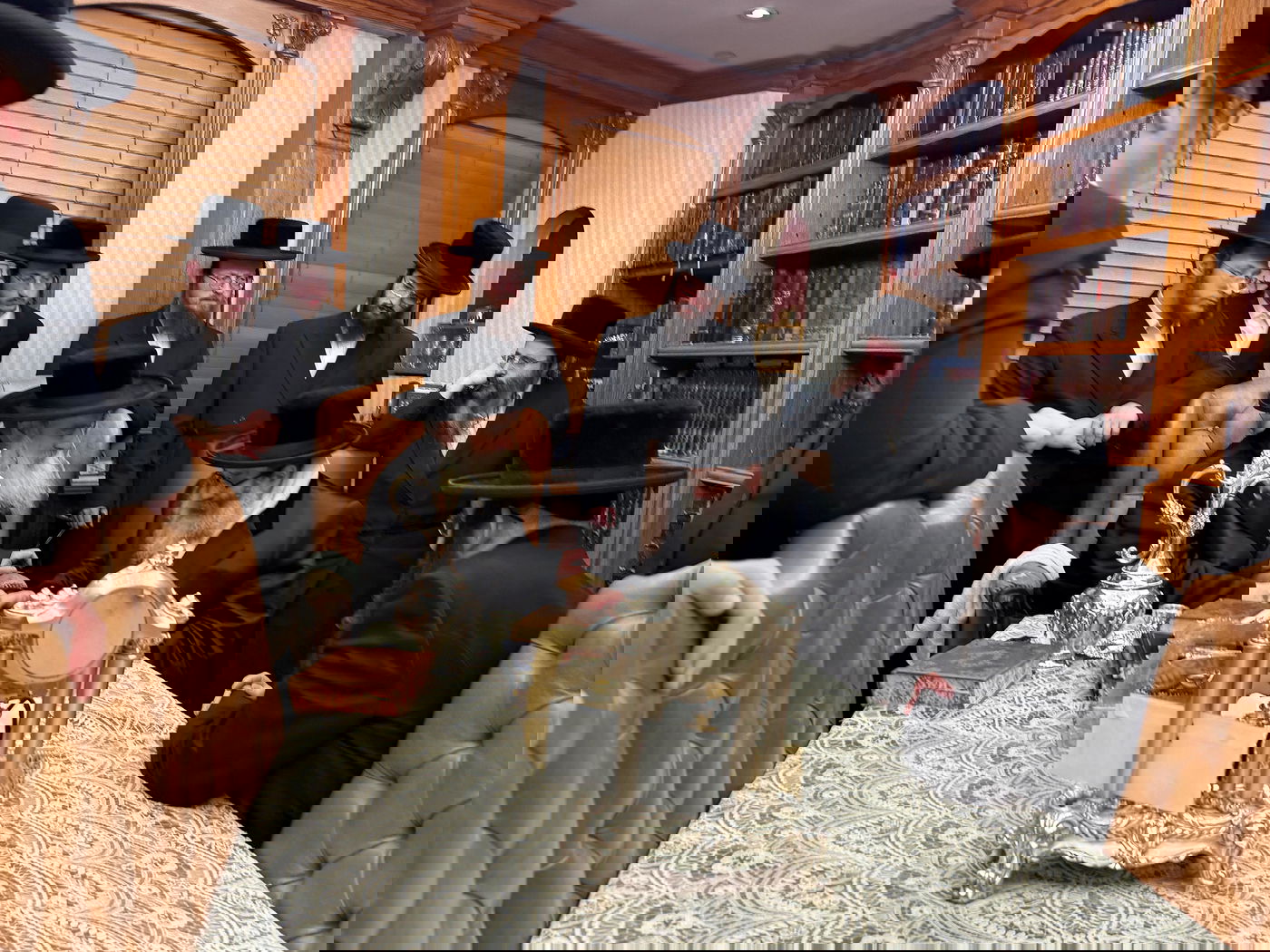 האדמו"ר מויז'ניץ ב"פ בביקור אצל האדמו"ר מקראלי