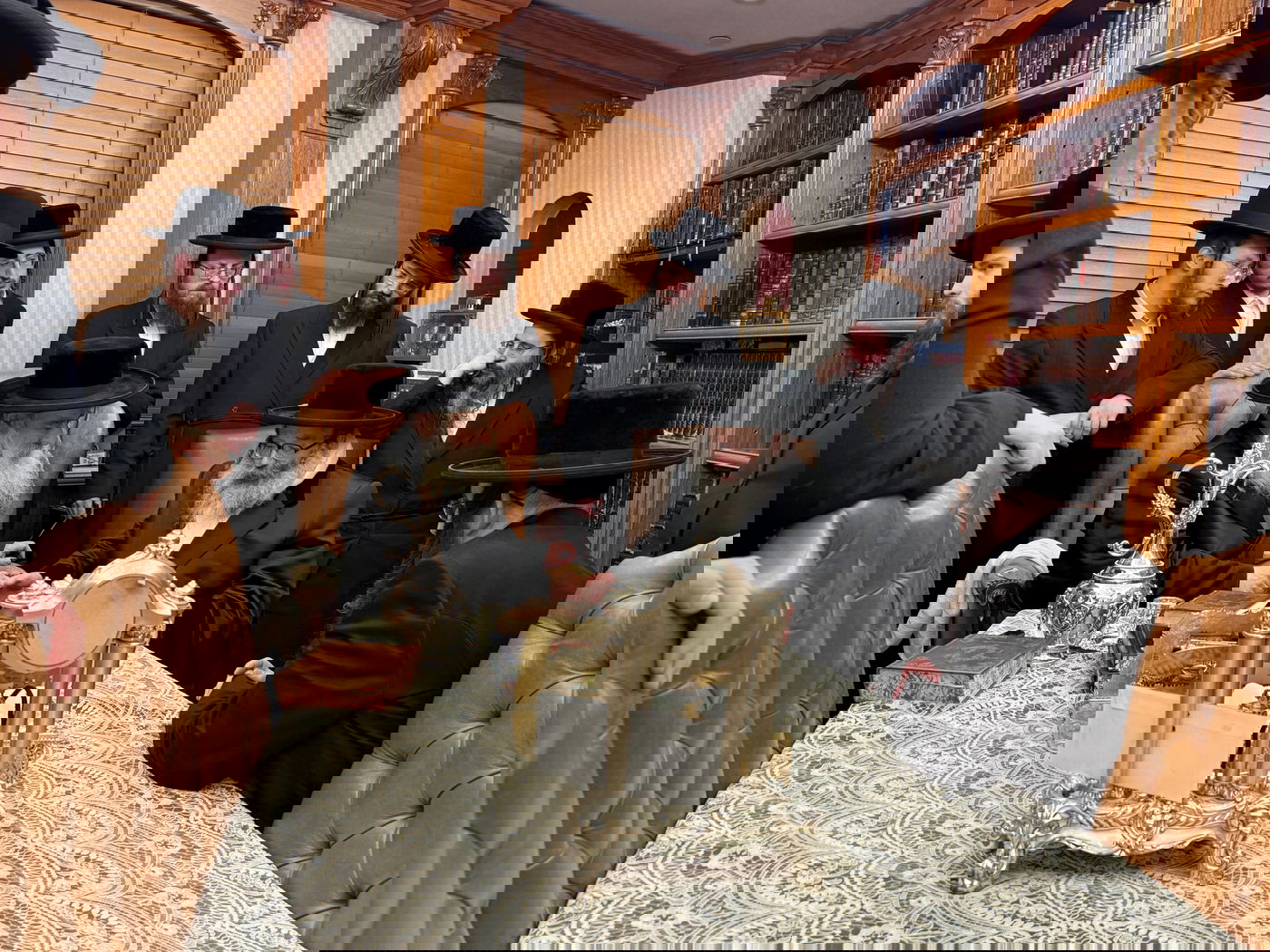 האדמו"ר מויז'ניץ ב"פ בביקור אצל האדמו"ר מקראלי