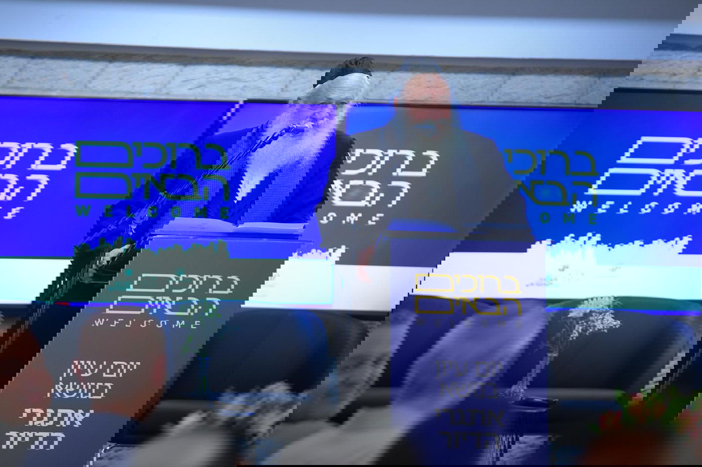 שר הבינוי והשיכון נואם באירוע