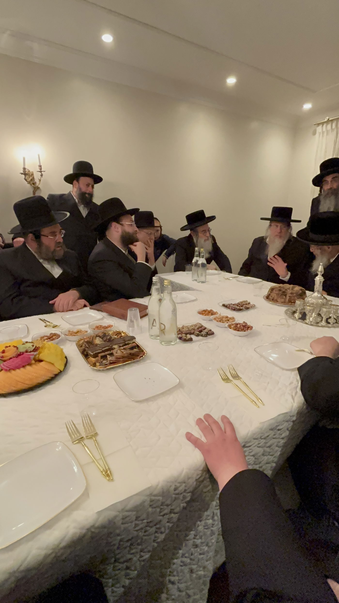 האדמו"ר מסלאנים עם נגידי סאטמר בארה"ב