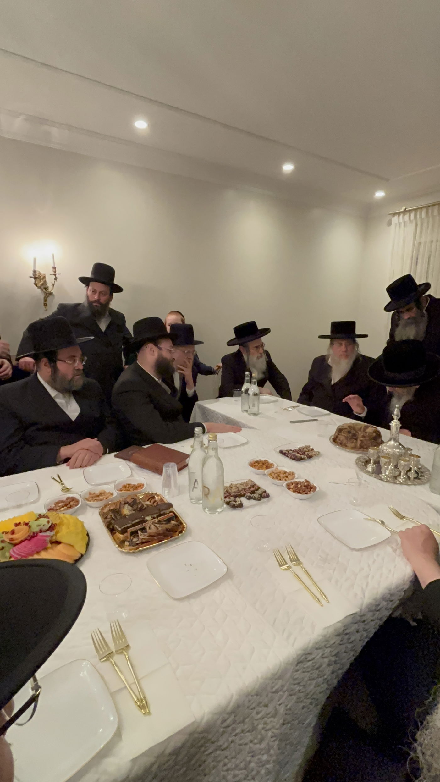 האדמו"ר מסלאנים עם נגידי סאטמר בארה"ב