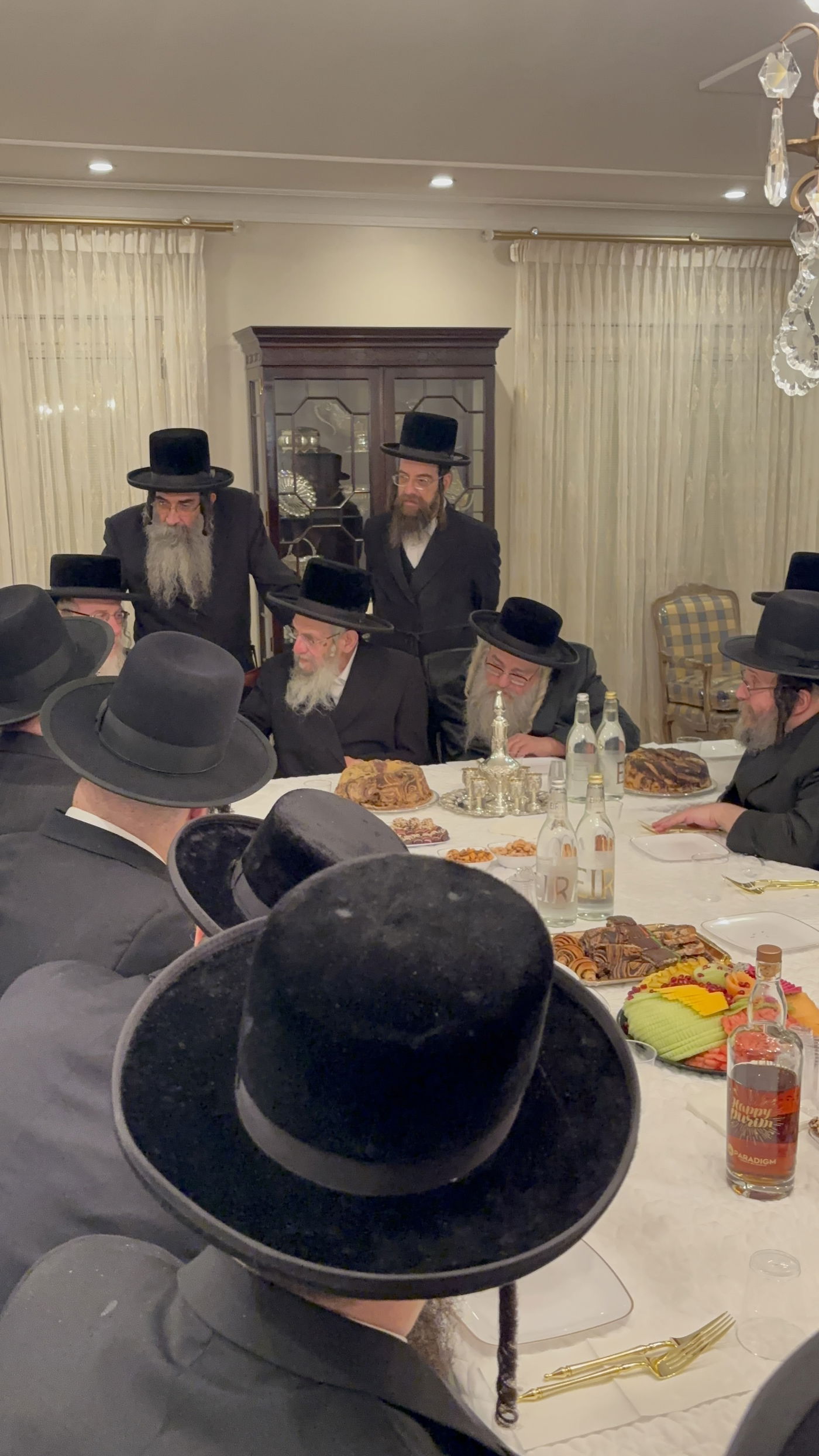 האדמו"ר מסלאנים עם נגידי סאטמר בארה"ב