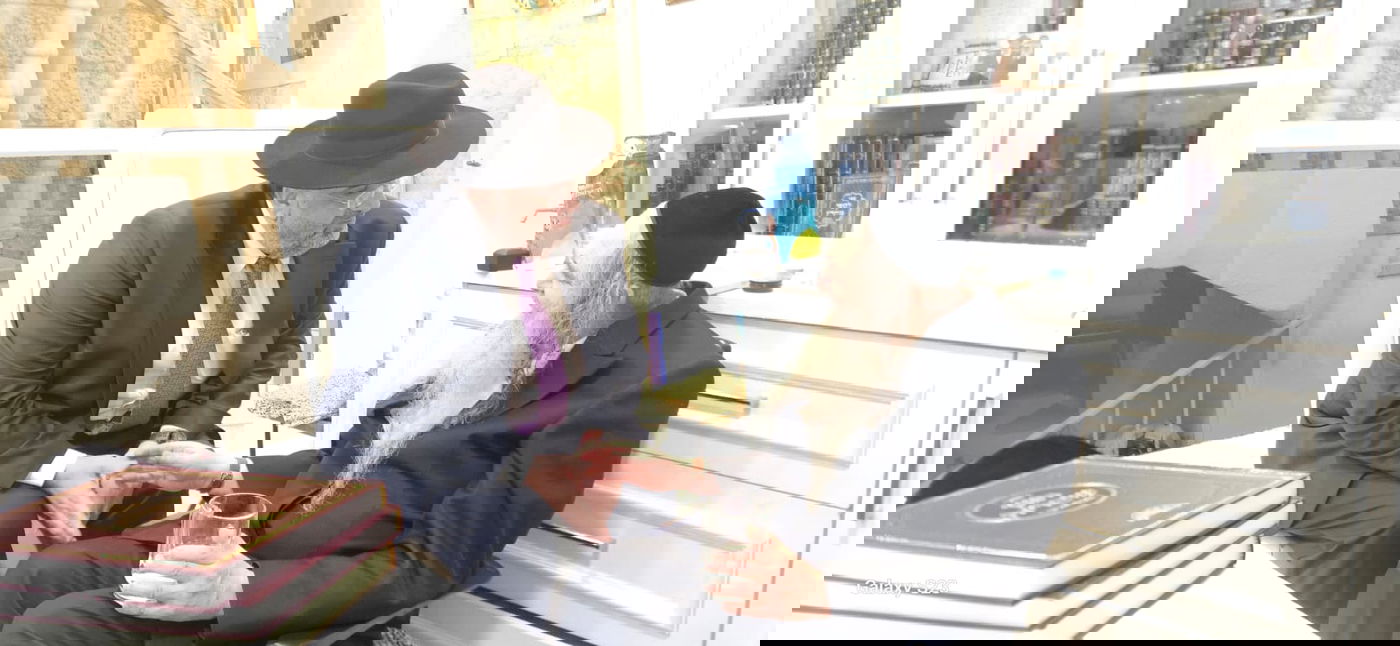 ניחום אבלים אצל הגאון רבי שלום ארוש