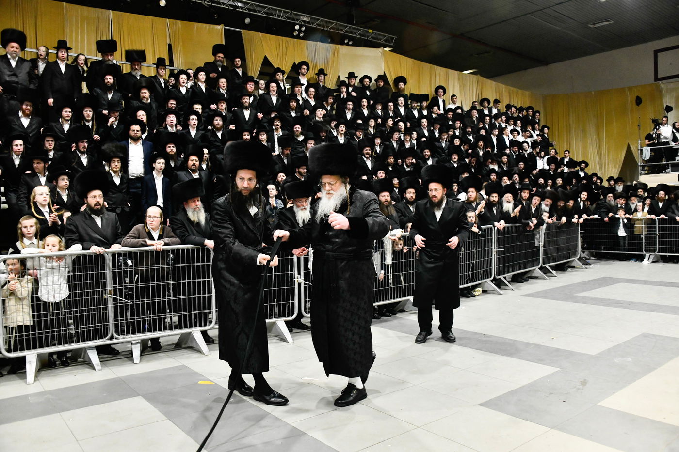 שמחת בית מודז'יץ - צאנז ירושלים - האלמין