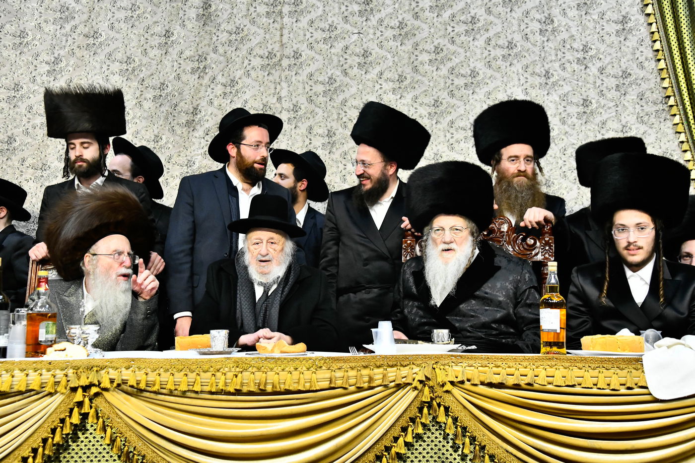 שמחת בית מודז'יץ - צאנז ירושלים - האלמין