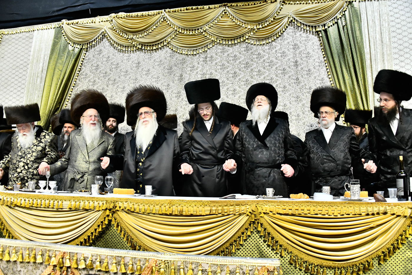 שמחת בית מודז'יץ - צאנז ירושלים - האלמין