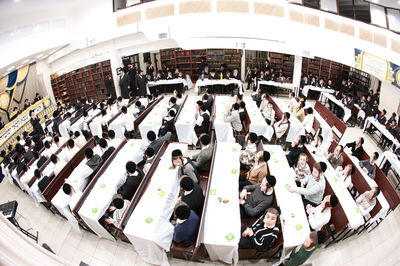 חלוקת פרסים בסאטמר ירושלים