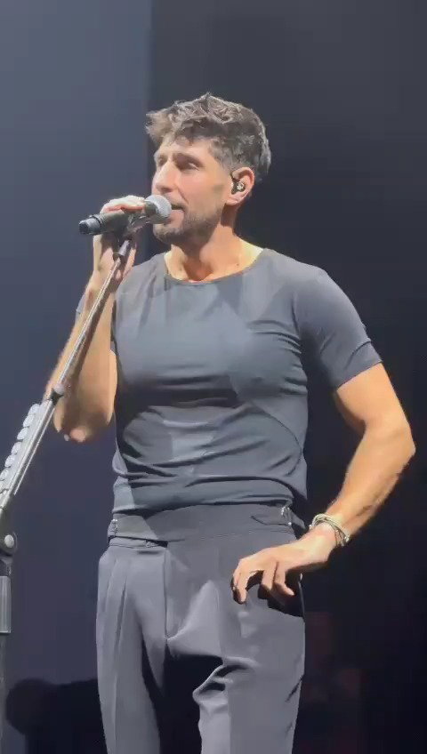 עידן עמדי בהופעה אמש בירושלים