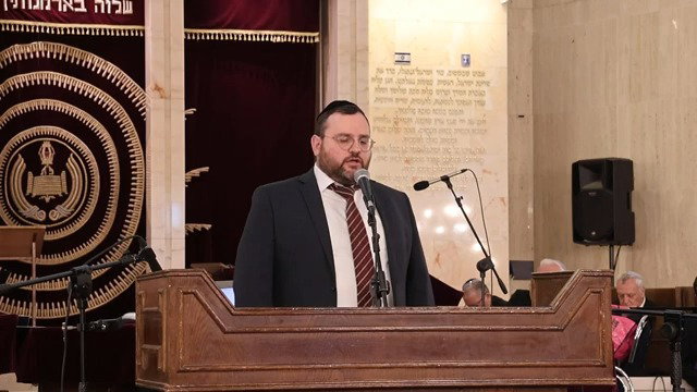 ברנהולץ בביצוע היצירה