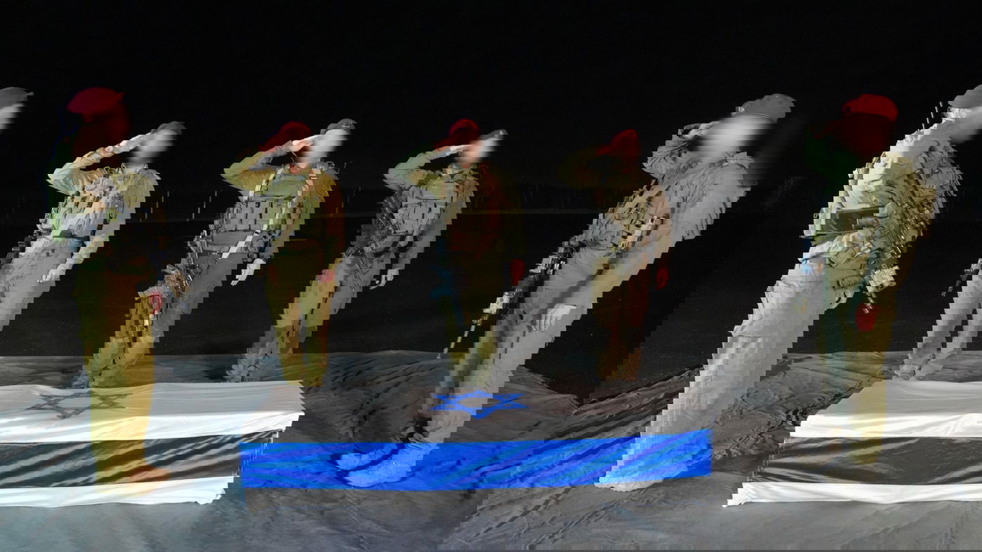 חיילי צה"ל מצדיעים לארונה של שירי ביבס