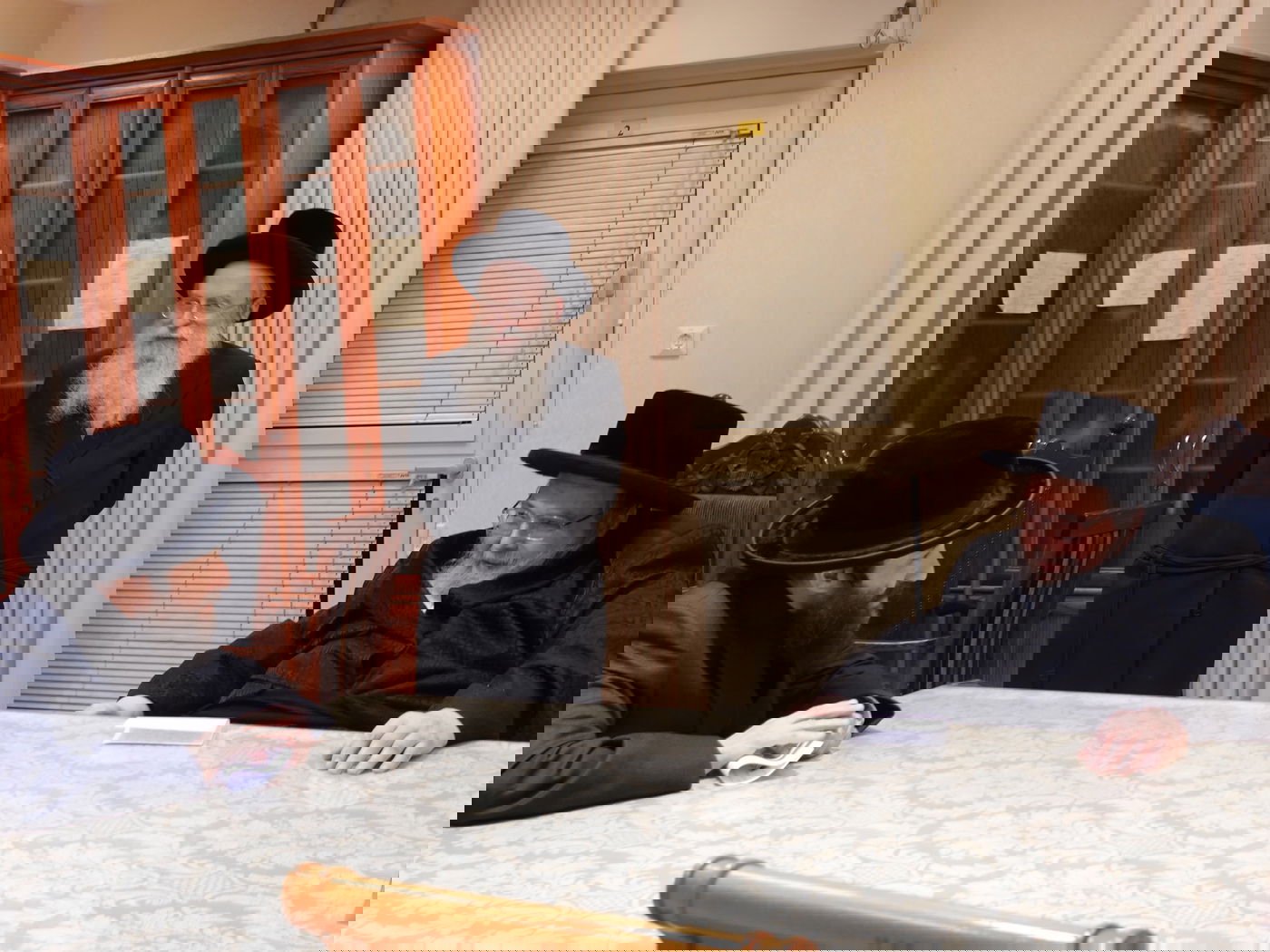 הרב בן ציון וידר בביקור בבתי גדולי ישראל בארץ