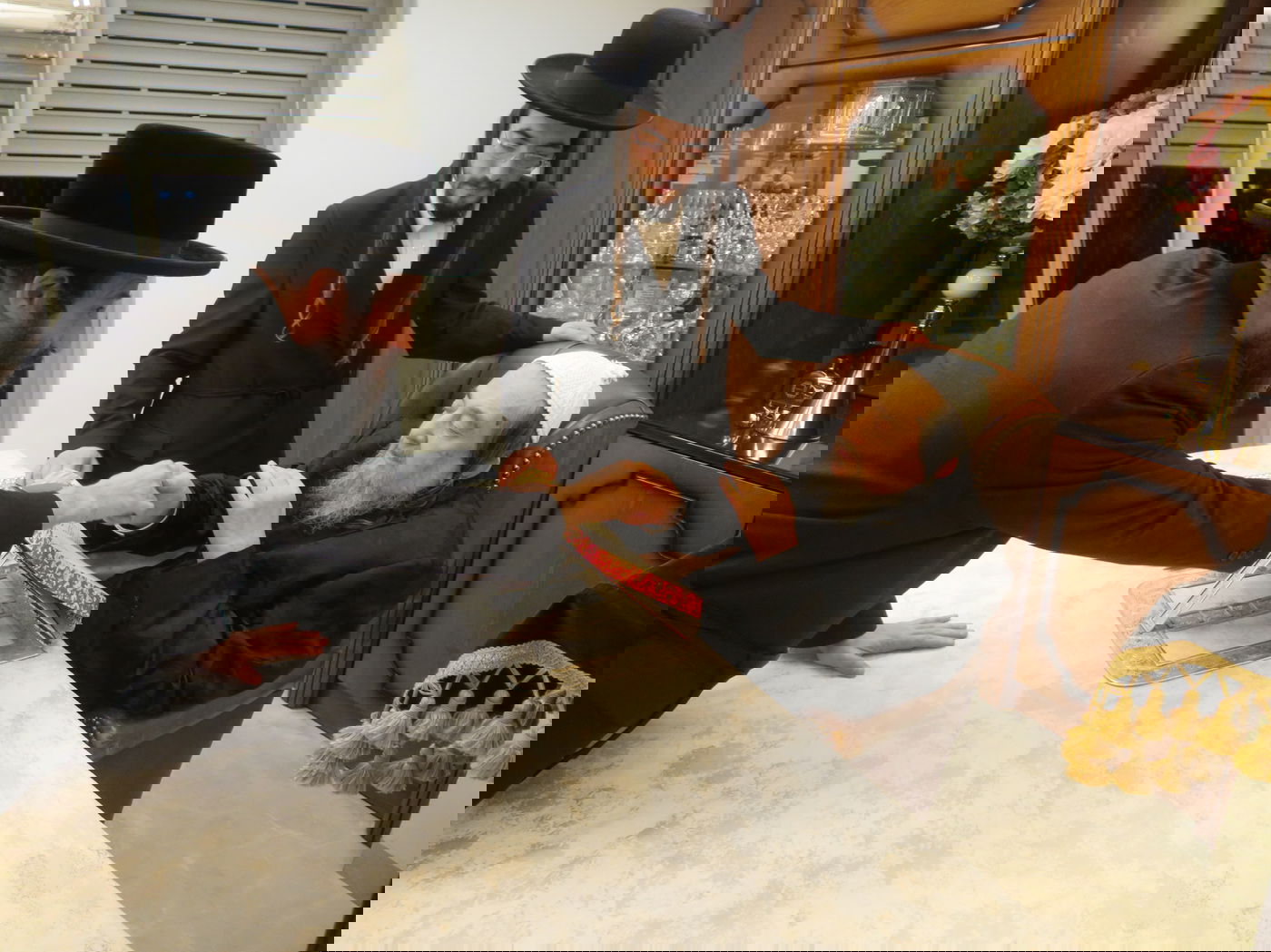 הרב בן ציון וידר בביקור בבתי גדולי ישראל בארץ