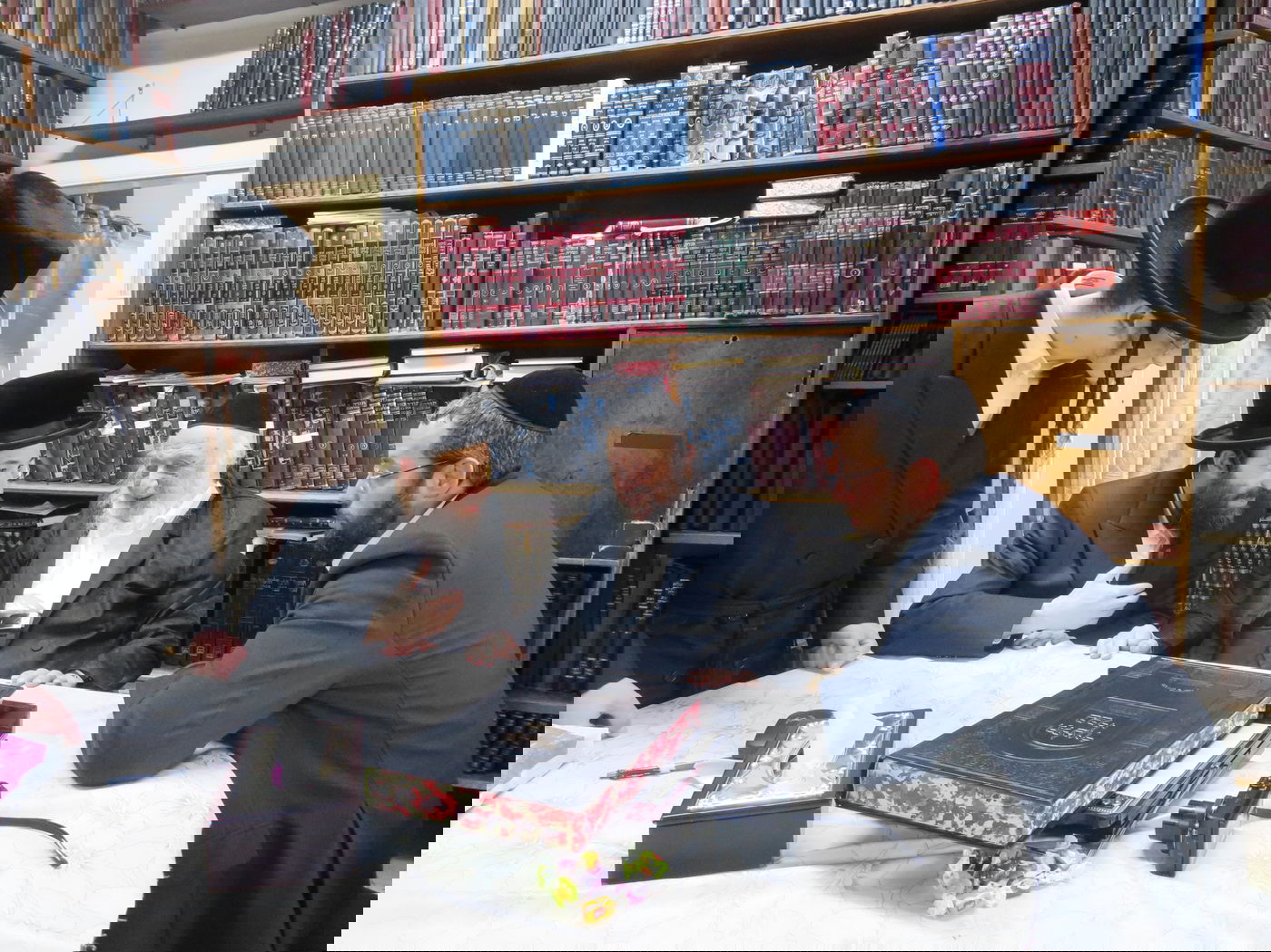 הרב בן ציון וידר בביקור בבתי גדולי ישראל בארץ