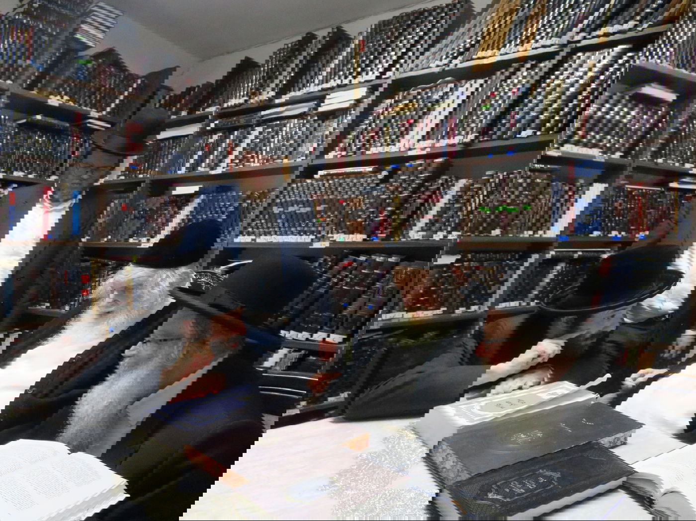 הרב בן ציון וידר בביקור בבתי גדולי ישראל בארץ