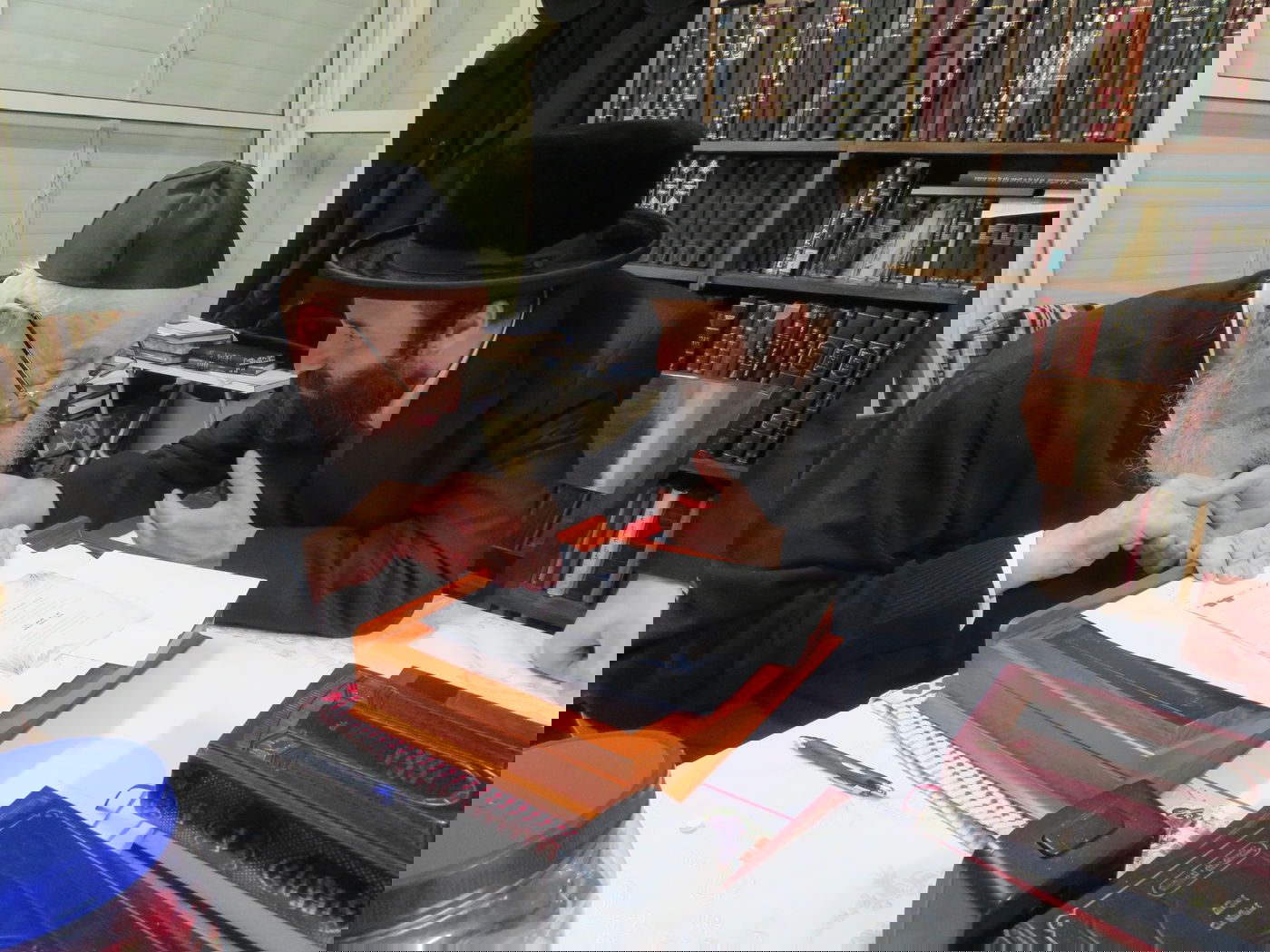 הרב בן ציון וידר בביקור בבתי גדולי ישראל בארץ