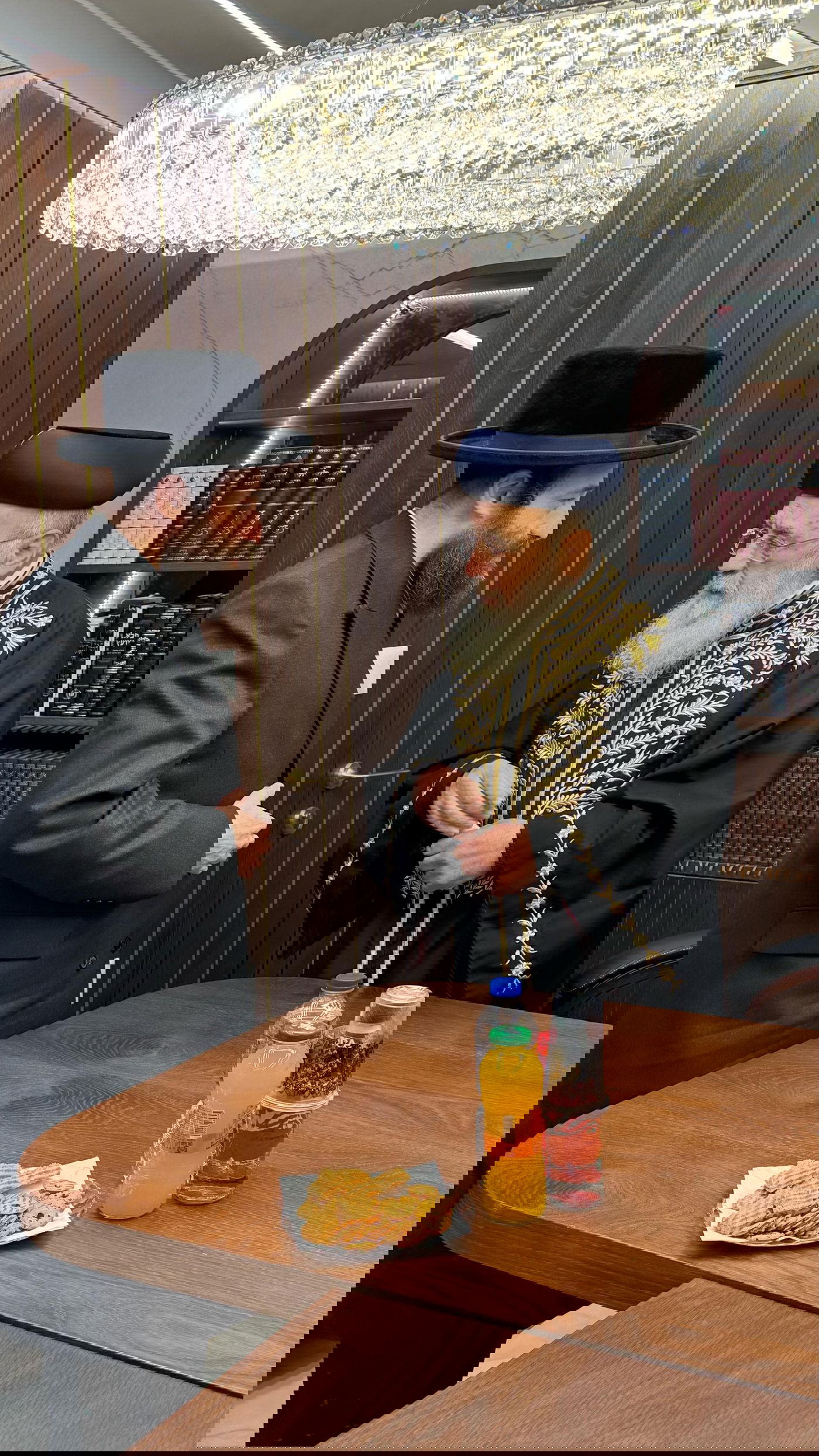 הרב בן ציון וידר בביקור בבתי גדולי ישראל בארץ