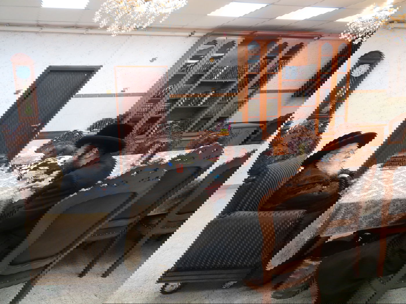 הרב בן ציון וידר בביקור בבתי גדולי ישראל בארץ