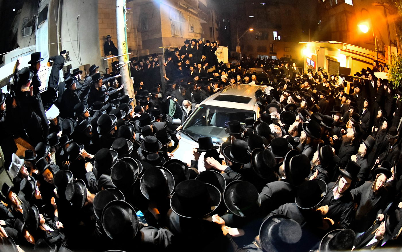 האדמו"ר מויז'ניץ בדרכו ללוס אנג'לס 