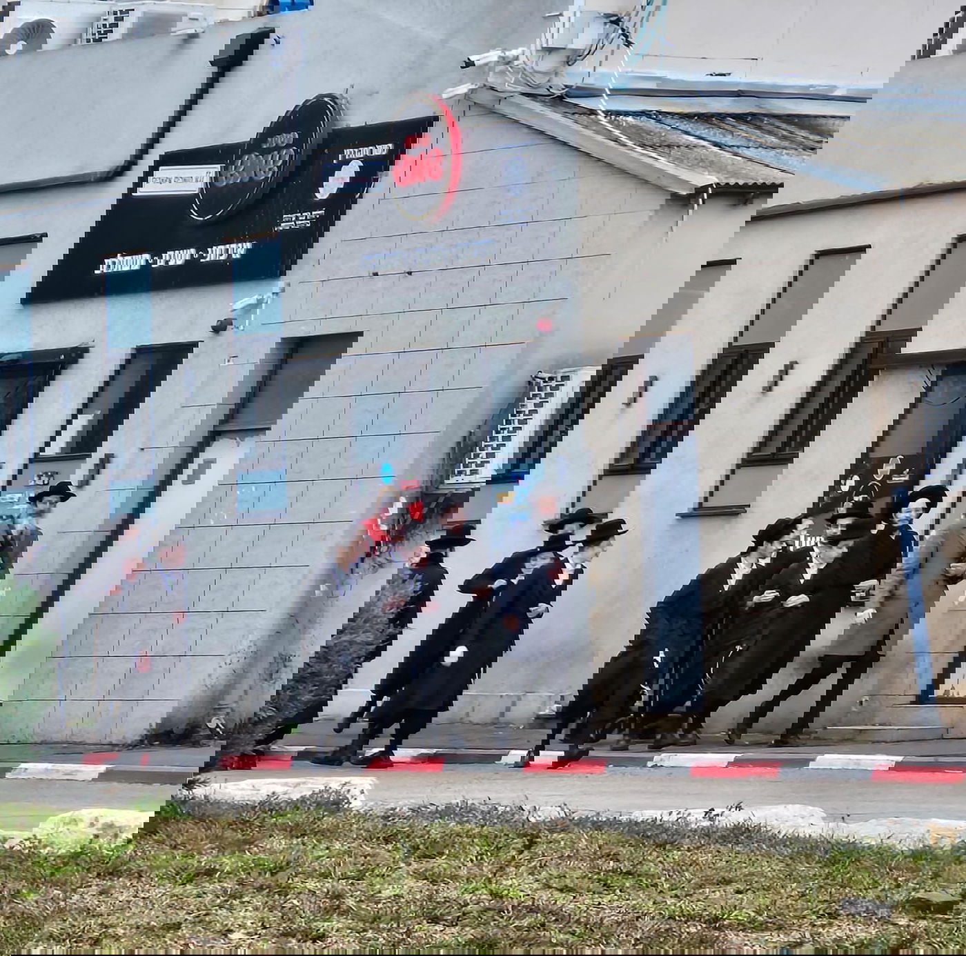 ישיבת גור בכפר חב"ד